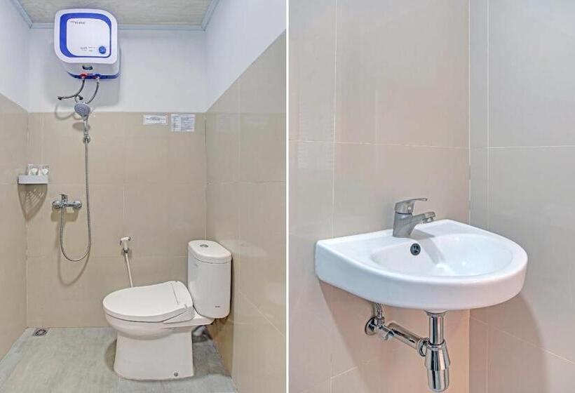 בית מלון כפרי Oyo 90404 Pringombo Homestay 2 Syariah