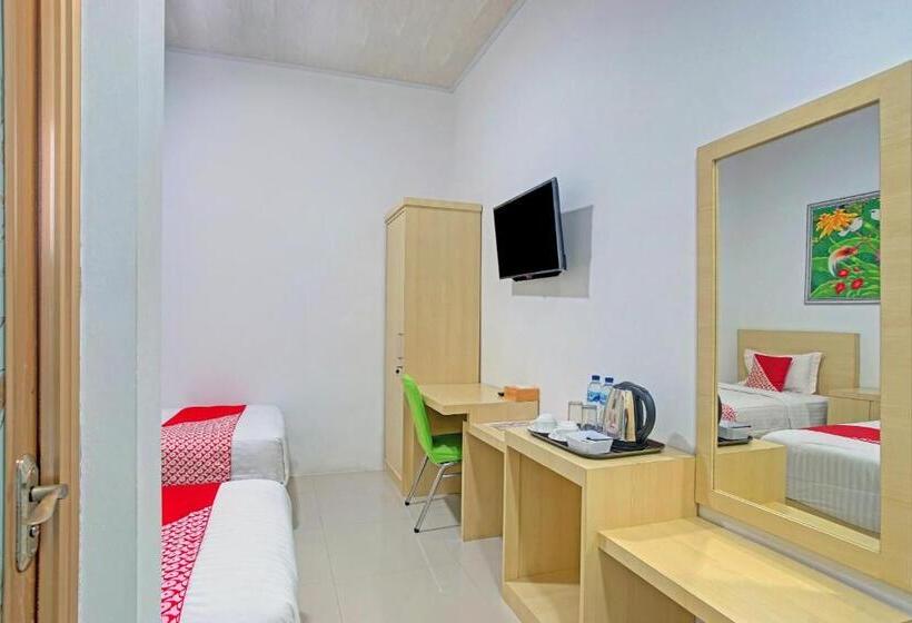 فندق Oyo 90404 Pringombo Homestay 2 Syariah
