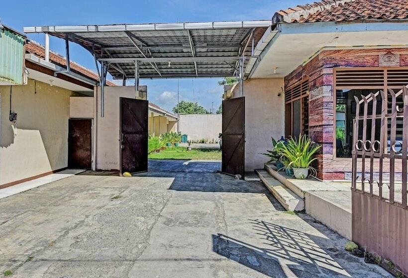 Отель Oyo 90443  New Kartika In