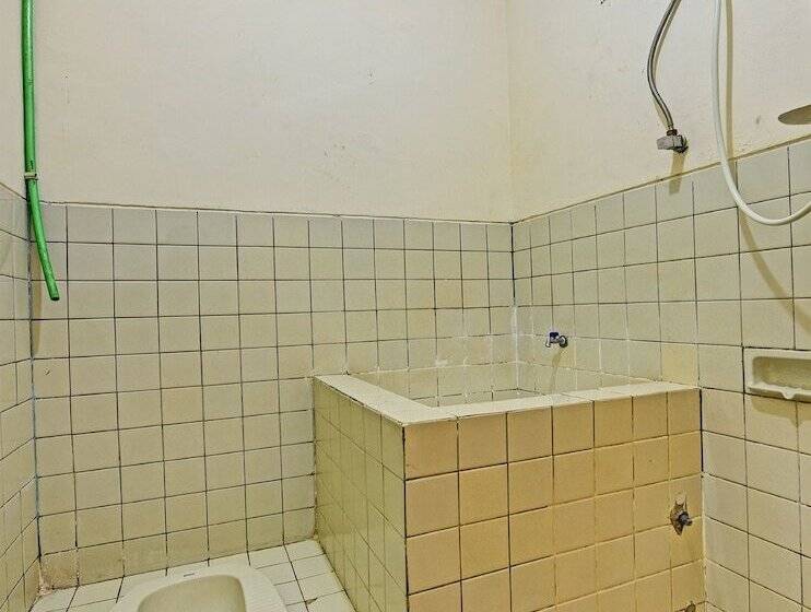 Отель Oyo 90443  New Kartika In