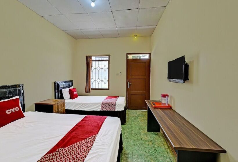 Отель Oyo 90443  New Kartika In