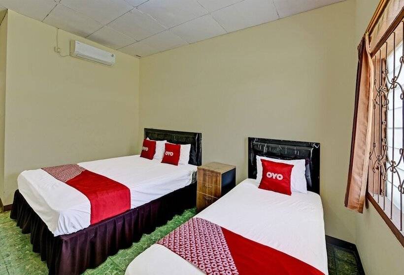 Отель Oyo 90443  New Kartika In