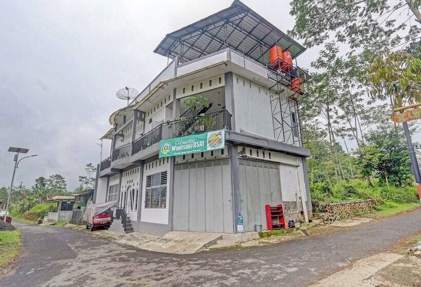בית מלון כפרי Oyo 90517 Homestay Wonosobo Asri