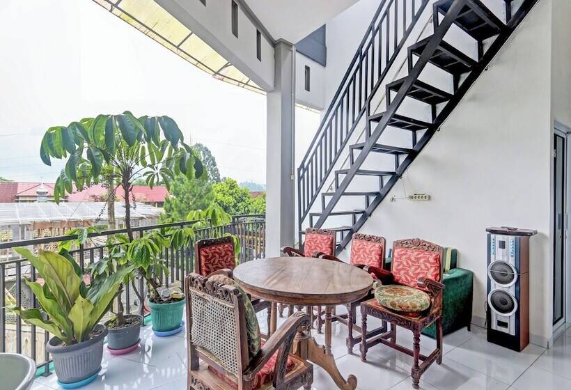 בית מלון כפרי Oyo 90517 Homestay Wonosobo Asri