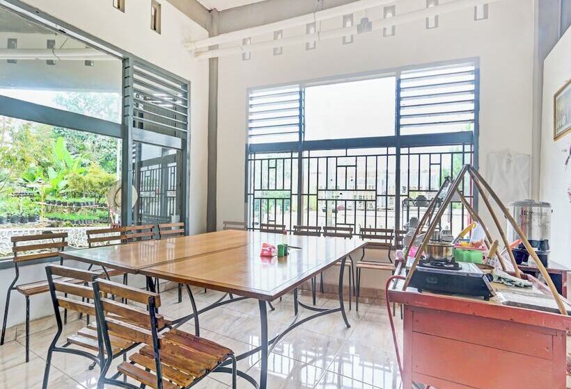 בית מלון כפרי Oyo 90517 Homestay Wonosobo Asri