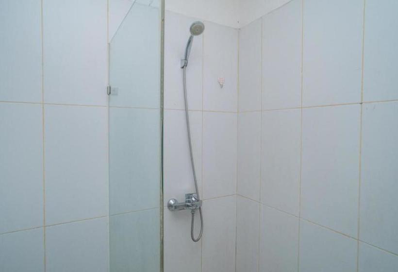 酒店 Reddoorz Apartment @ Skylounge Tamansari