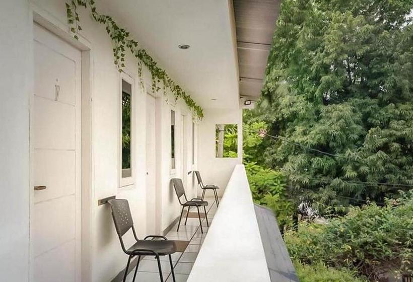 호텔 Reddoorz Near Rs Mitra Keluarga Depok