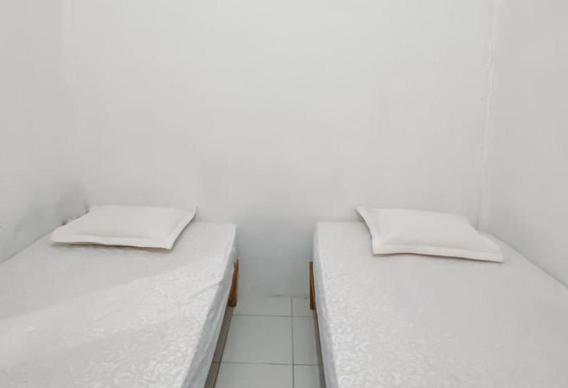 Отель Reddoorz Syariah Near Rs Harapan Bunda Banda Aceh