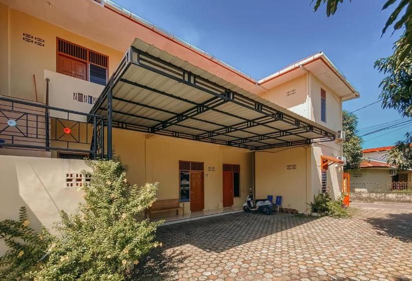 Отель Reddoorz Syariah Near Rs Harapan Bunda Banda Aceh