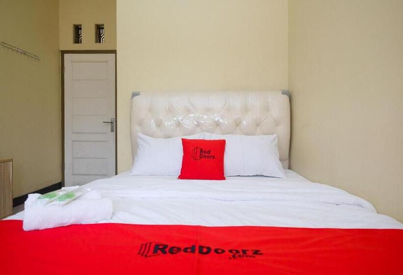 Hotel Reddoorz Syariah Near Taman Rekreasi Kalianget Wonosobo