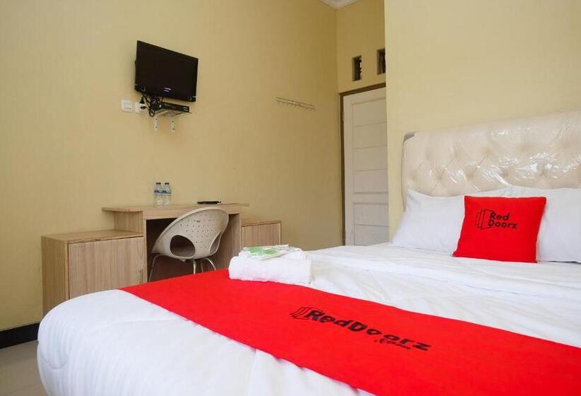בית מלון כפרי Reddoorz Syariah Near Taman Rekreasi Kalianget Wonosobo