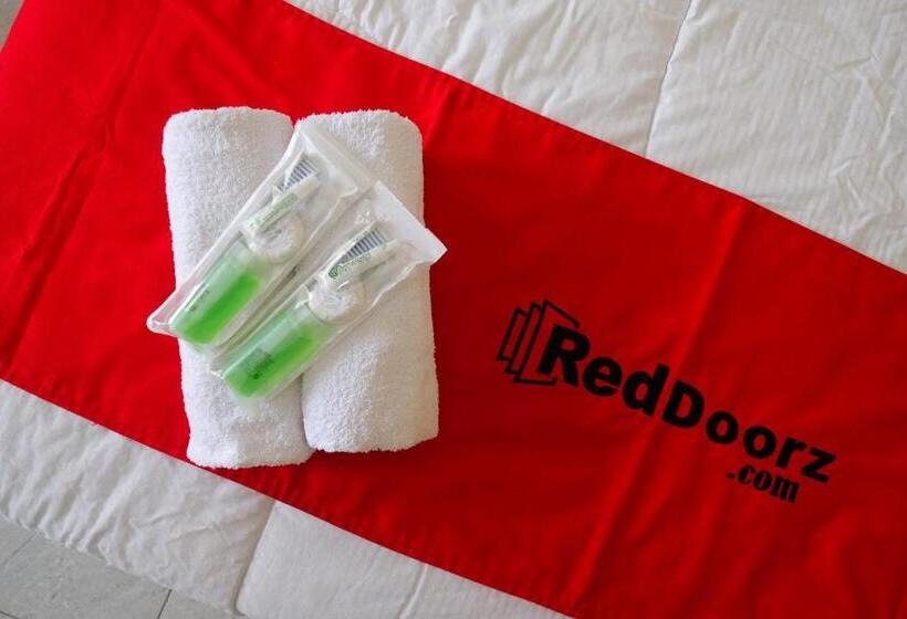 בית מלון כפרי Reddoorz Syariah Near Taman Rekreasi Kalianget Wonosobo
