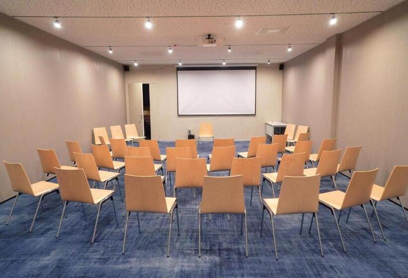 فندق Shambala Wellness Club