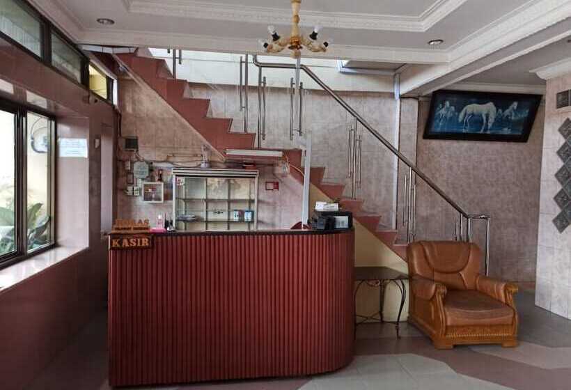 ホテル Sumatera Balige