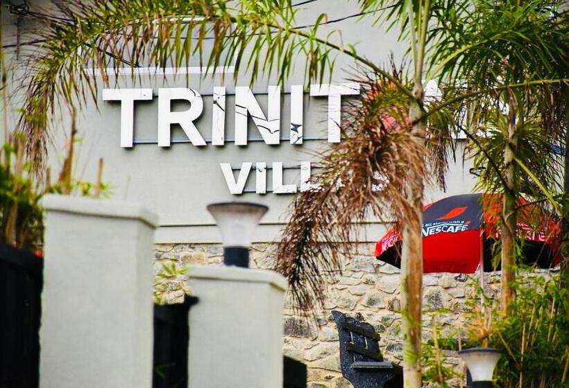 ホテル Trinitons River Side Villas