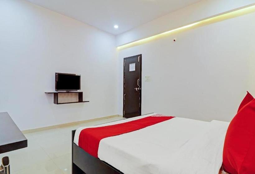 Отель Vaccinated Staff Oyo 80739  Sai Krishna