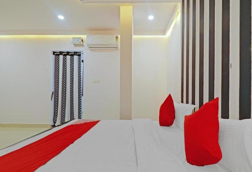 Отель Vaccinated Staff Oyo 80739  Sai Krishna