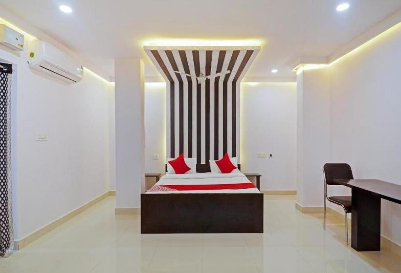 Отель Vaccinated Staff Oyo 80739  Sai Krishna