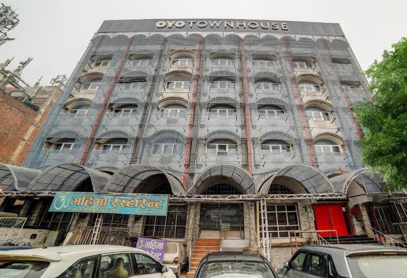 Отель Vaccinated Staff Oyo Town House 402 Santosh Palace