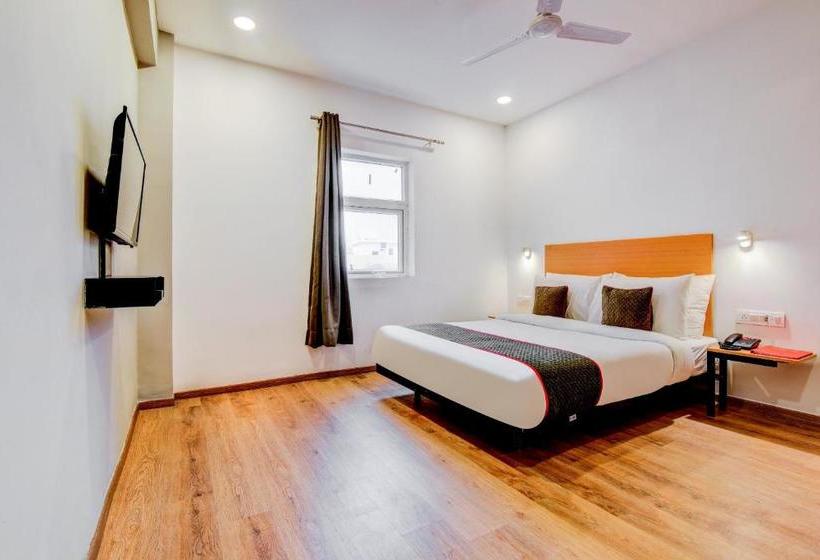 Отель Vaccinated Staff Oyo Town House 402 Santosh Palace