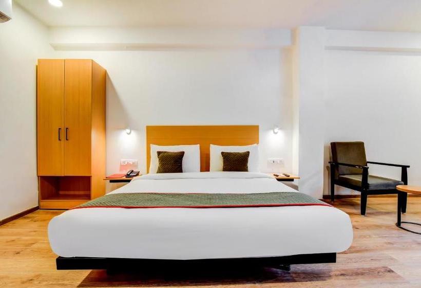 Отель Vaccinated Staff Oyo Town House 402 Santosh Palace