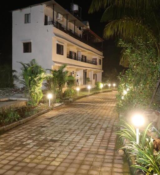 فندق Wanderlust Resort