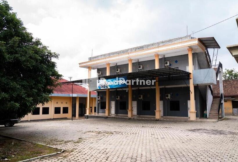 فندق Wisma Citra Metro Mitra Reddoorz