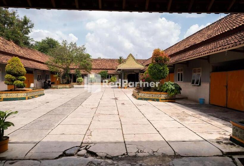 فندق Wisma Citra Metro Mitra Reddoorz