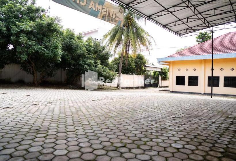 فندق Wisma Citra Metro Mitra Reddoorz