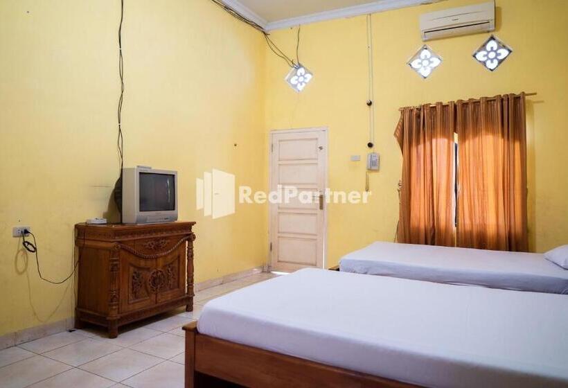 בית מלון כפרי Wisma Citra Metro Mitra Reddoorz