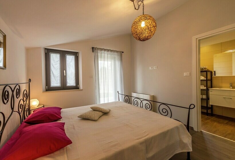 Luxury Villa With Private Pool & Fenced Garden With Veranda Near Tinjan