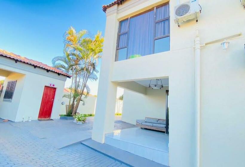 פנסיון House Of Sollys Guesthouse