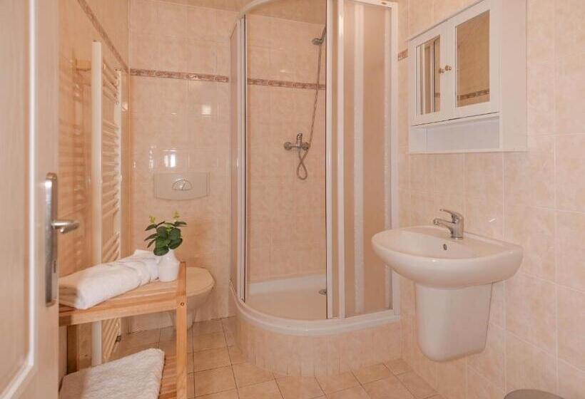 ペンション Penzion A Restaurace U červinků