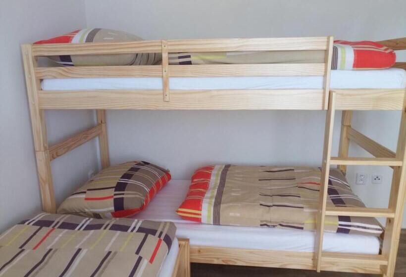 膳宿费 Penzion Athéna   Sportovní Areál