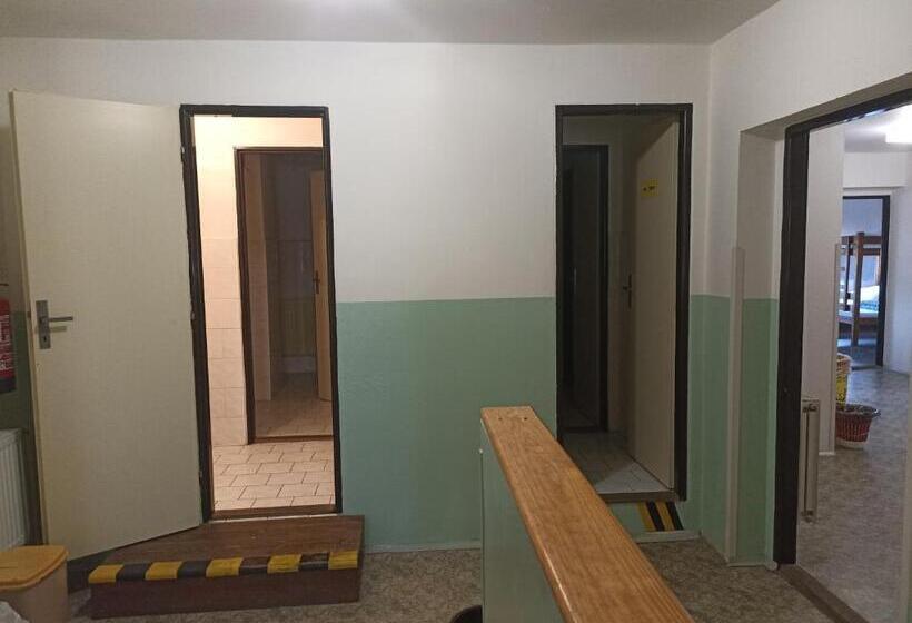 膳宿费 Penzion Athéna   Sportovní Areál