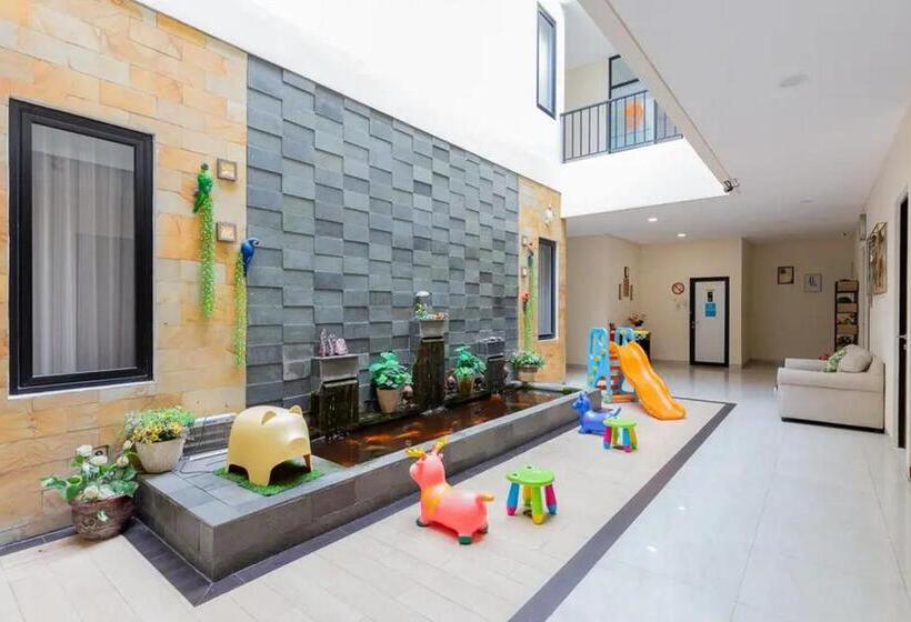 Sans Hotel Box Mansion Surabaya By Reddoorz