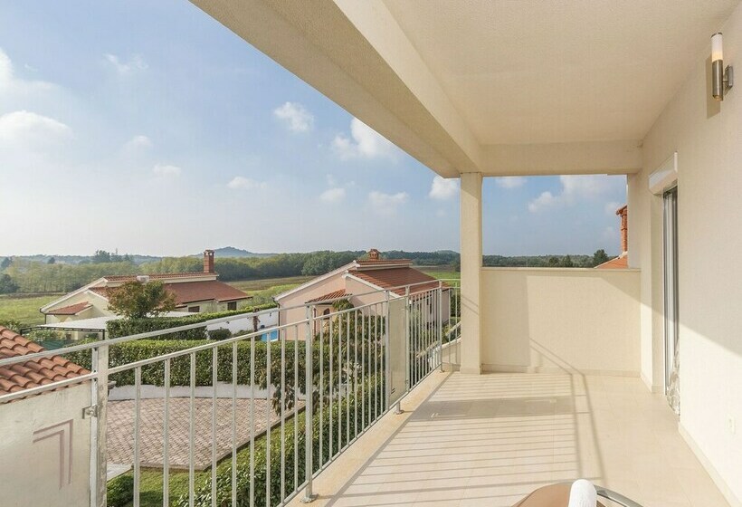 Villa With Private Pool & Garden Near Porec & Water Park