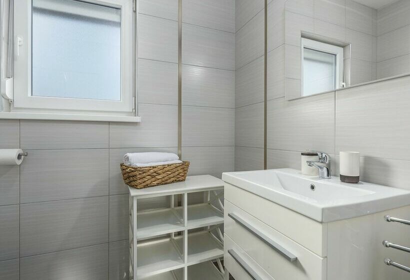 Villa With Private Pool & Garden Near Porec & Water Park