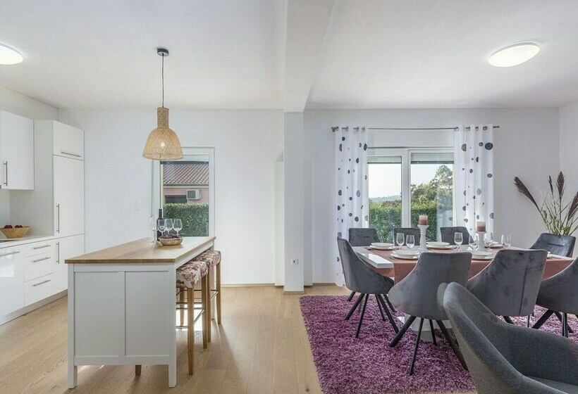 Villa With Private Pool & Garden Near Porec & Water Park