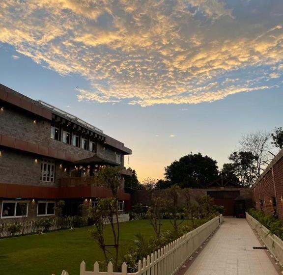 Yashmay Villa Club & Resort