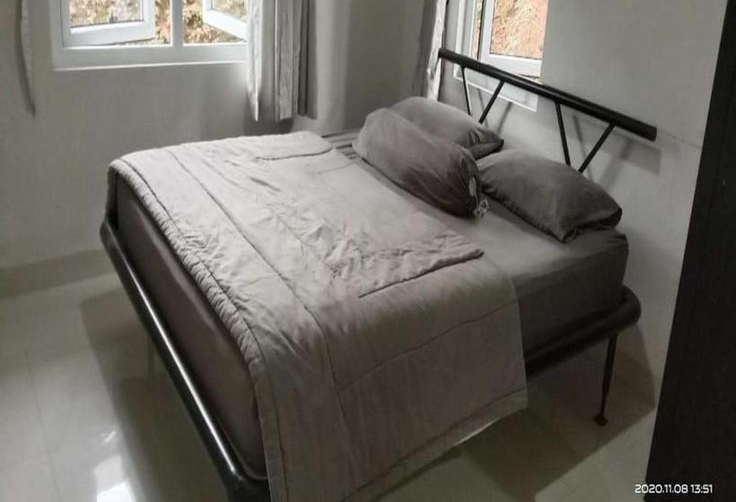 בית מלון כפרי Adang Zecky Resort