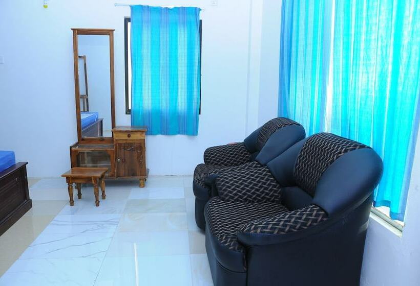 Отель Dolphin Village