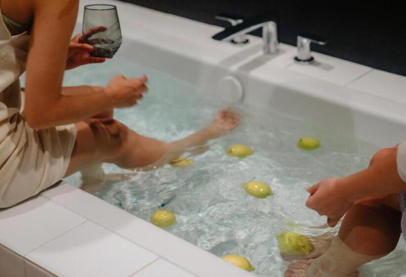 בית מלון כפרי Blue Steak Wonder Chatan