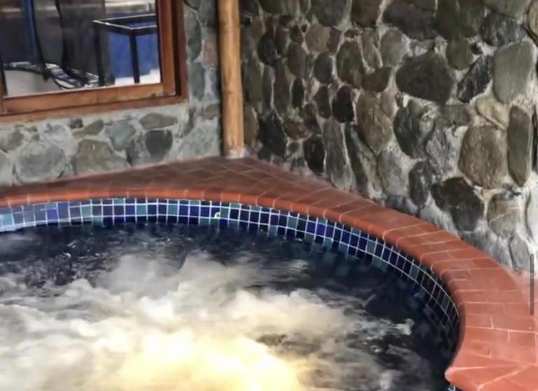 هتل Castillo De Cascadas Finca