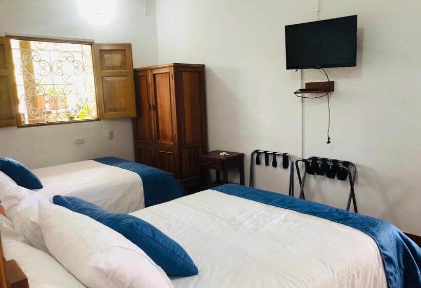 هتل Castillo De Cascadas Finca