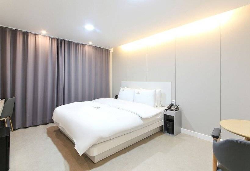 בית מלון כפרי Continew