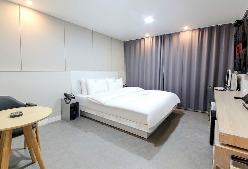 בית מלון כפרי Continew