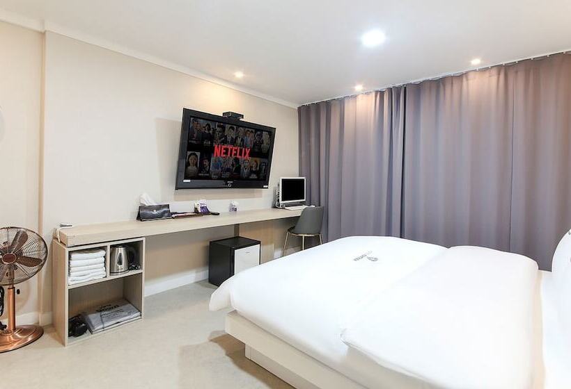 בית מלון כפרי Continew