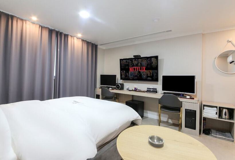 בית מלון כפרי Continew