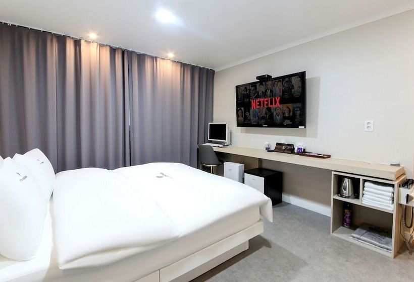 בית מלון כפרי Continew